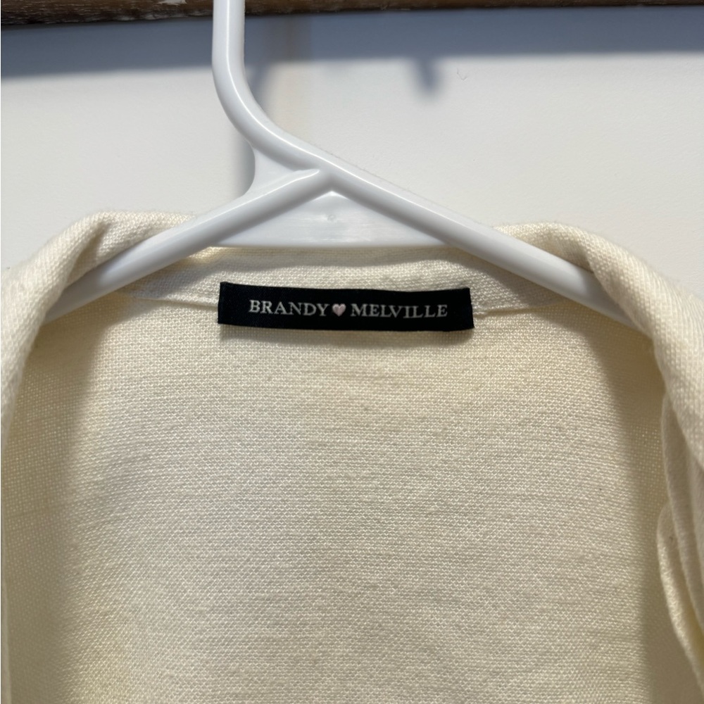 Brandy Melville collared top; button up, linen - Picture 2 of 2